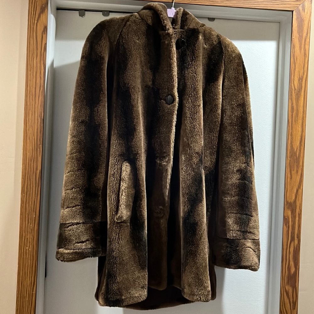 GALLERY FAUX FUR COAT